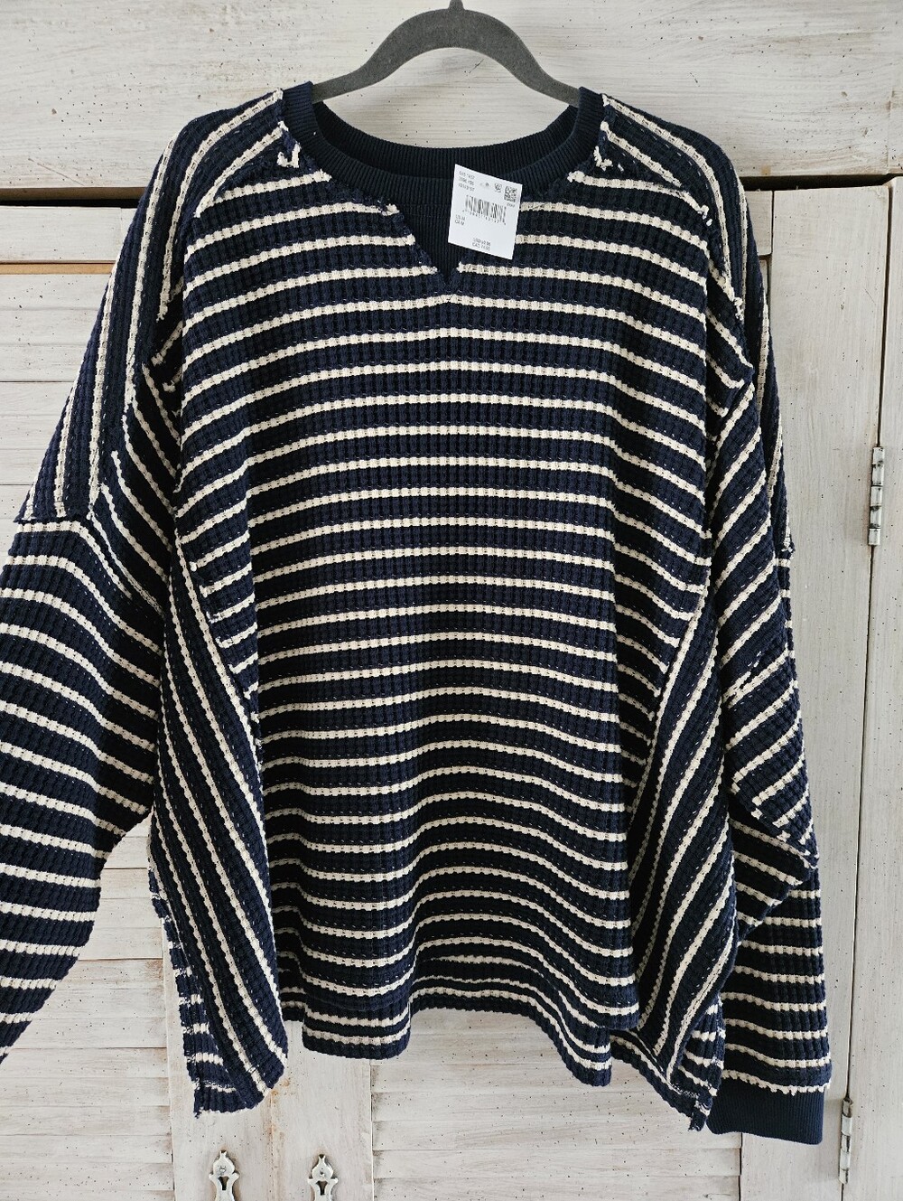 NWT American Eagle Seriously Lived-In Navy & Creme Size Medium Retails $60